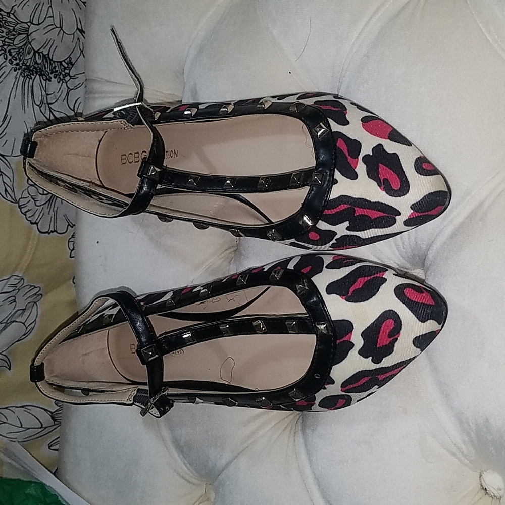 BCBG flats size 8